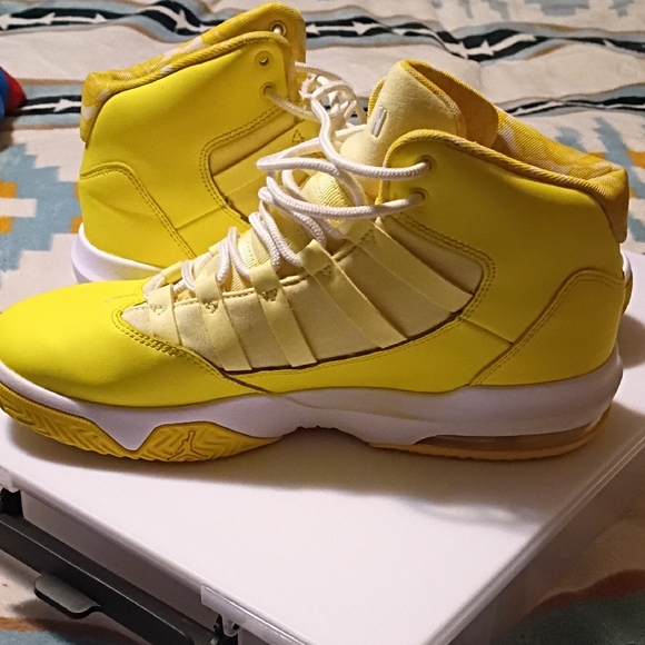 Nike Yellow Athletic Shoes - Picture 11 of 11